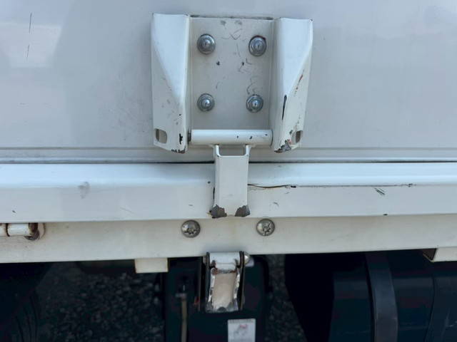 三菱ふそうキャンター平ボディ小型（2t・3t）[写真16]