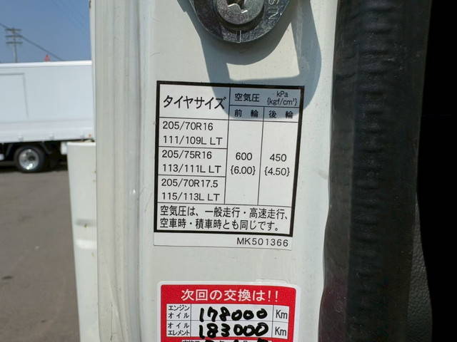 三菱ふそうキャンター平ボディ小型（2t・3t）[写真19]