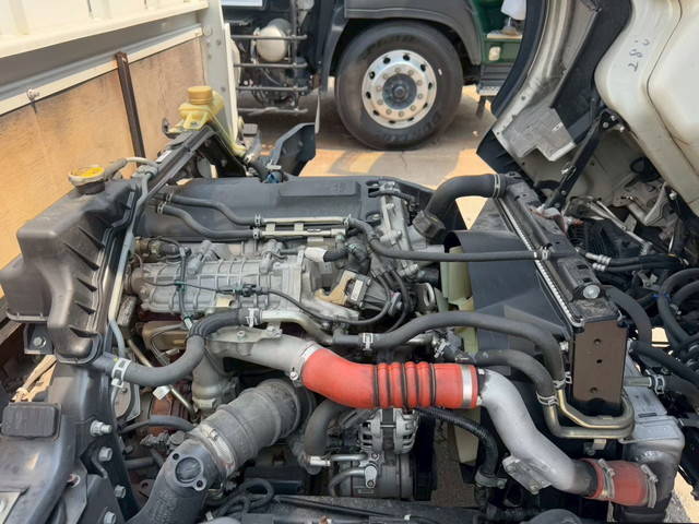 三菱ふそうキャンター平ボディ小型（2t・3t）[写真25]