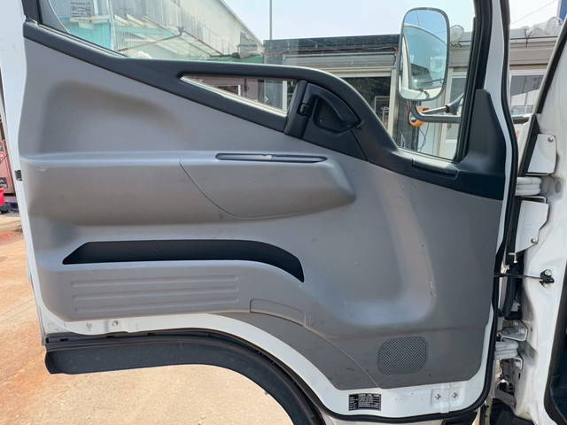 三菱ふそうキャンター平ボディ小型（2t・3t）[写真27]