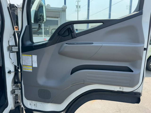 三菱ふそうキャンター平ボディ小型（2t・3t）[写真28]