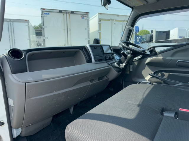 三菱ふそうキャンター平ボディ小型（2t・3t）[写真29]