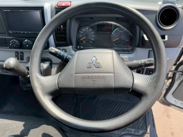 三菱ふそうキャンター平ボディ小型（2t・3t）[写真35]