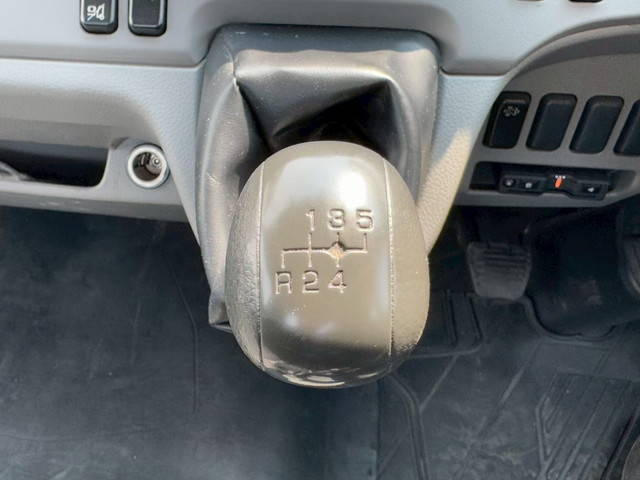 三菱ふそうキャンター平ボディ小型（2t・3t）[写真36]