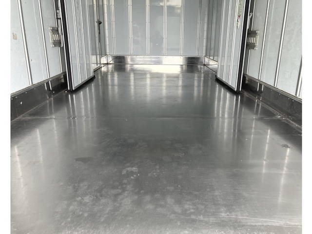 いすゞエルフ冷凍車（冷蔵車）小型（2t・3t）[写真13]