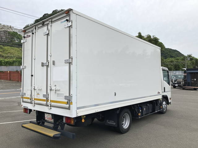 いすゞエルフ冷凍車（冷蔵車）小型（2t・3t）[写真02]