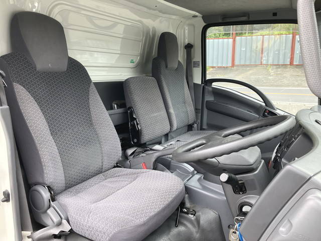 いすゞエルフ冷凍車（冷蔵車）小型（2t・3t）[写真32]