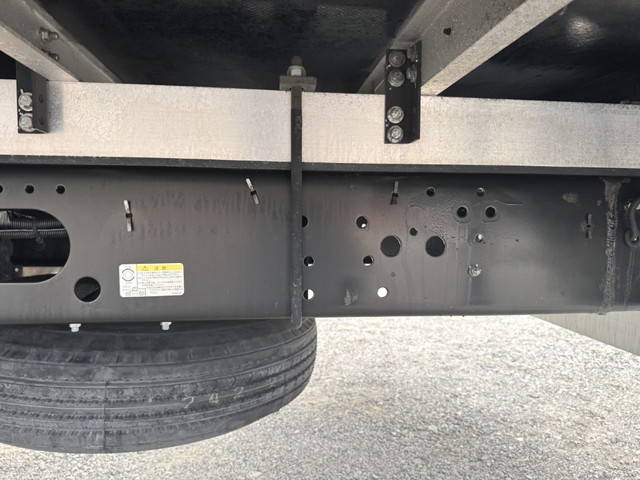 いすゞフォワード冷蔵冷凍ウイング中型（4t）[写真19]