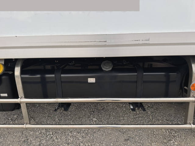 いすゞフォワード冷蔵冷凍ウイング中型（4t）[写真21]