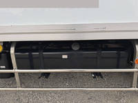 いすゞフォワード冷蔵冷凍ウイング中型（4t）[写真22]