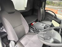 いすゞフォワード冷蔵冷凍ウイング中型（4t）[写真23]