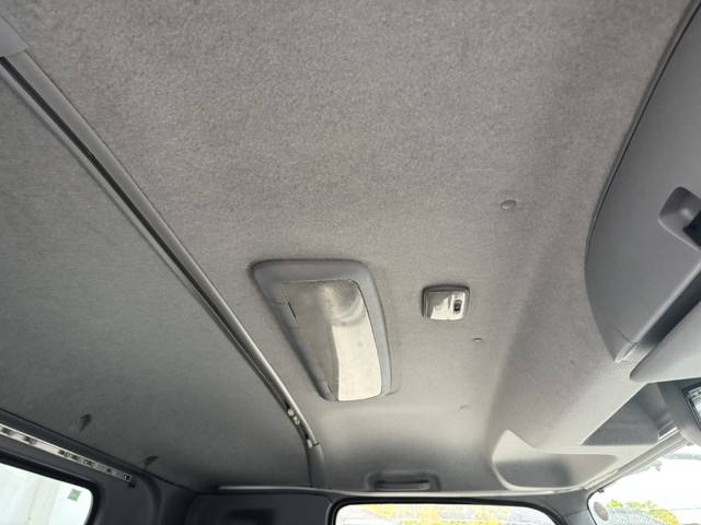 いすゞフォワード冷蔵冷凍ウイング中型（4t）[写真23]