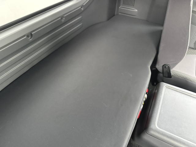 いすゞフォワード冷蔵冷凍ウイング中型（4t）[写真24]