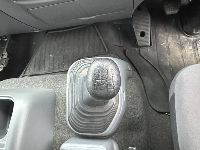 いすゞフォワード冷蔵冷凍ウイング中型（4t）[写真25]