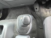 いすゞフォワード冷蔵冷凍ウイング中型（4t）[写真26]