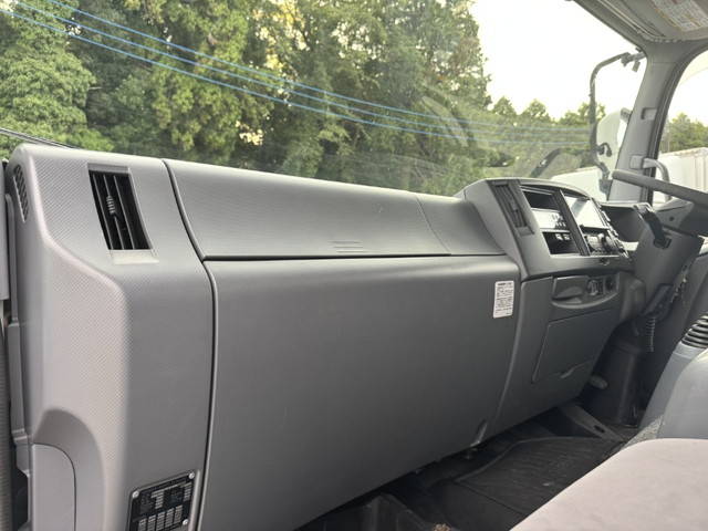 いすゞフォワード冷蔵冷凍ウイング中型（4t）[写真29]