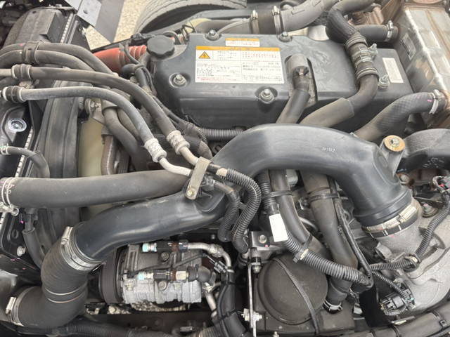 いすゞフォワード冷蔵冷凍ウイング中型（4t）[写真32]