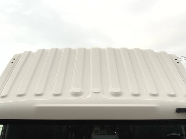 いすゞフォワード冷蔵冷凍ウイング中型（4t）[写真33]