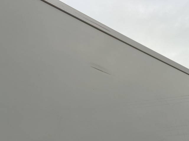 いすゞフォワード冷蔵冷凍ウイング中型（4t）[写真39]