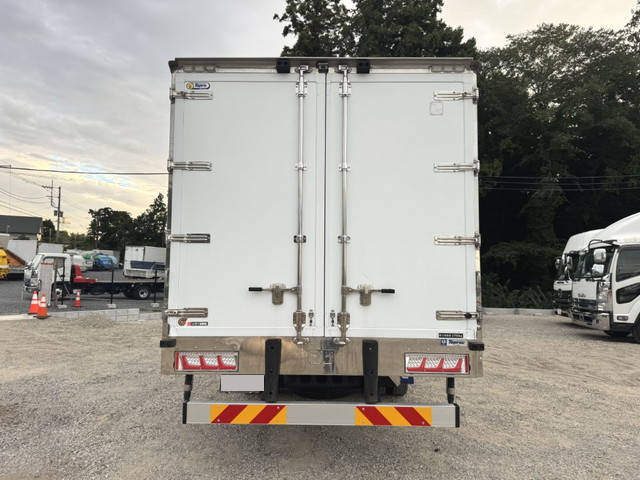 いすゞフォワード冷蔵冷凍ウイング中型（4t）[写真07]