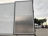 いすゞフォワード冷蔵冷凍ウイング中型（4t）[写真09]