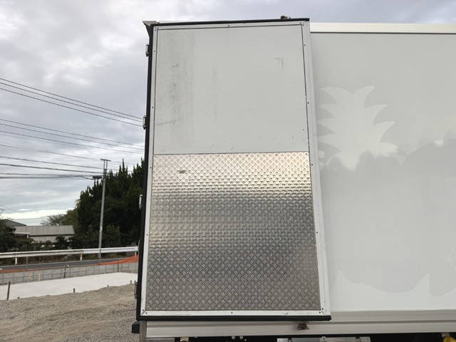 いすゞフォワード冷蔵冷凍ウイング中型（4t）[写真09]