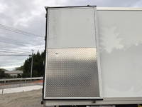 いすゞフォワード冷蔵冷凍ウイング中型（4t）[写真10]