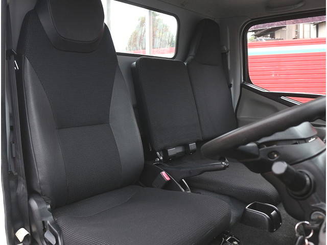 三菱ふそうキャンター平ボディ小型（2t・3t）[写真20]