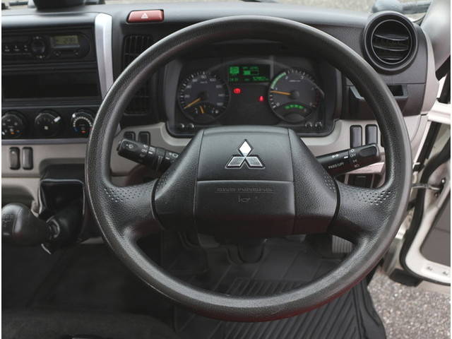 三菱ふそうキャンター平ボディ小型（2t・3t）[写真22]