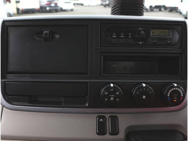 三菱ふそうキャンター平ボディ小型（2t・3t）[写真26]