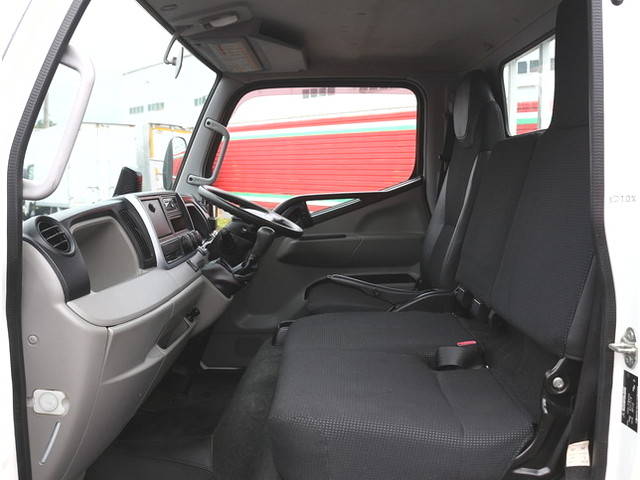 三菱ふそうキャンター平ボディ小型（2t・3t）[写真30]