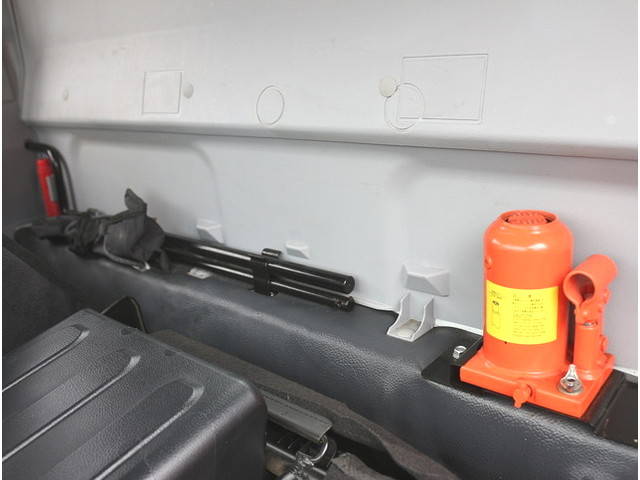 三菱ふそうキャンター平ボディ小型（2t・3t）[写真32]