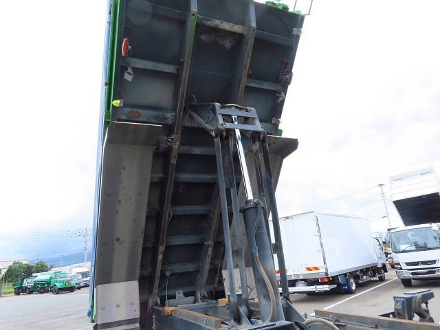 いすゞギガダンプ大型（10t）[写真32]