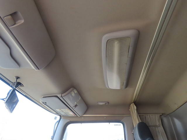 日野レンジャー冷蔵冷凍ウイング増トン（6t・8t）[写真21]