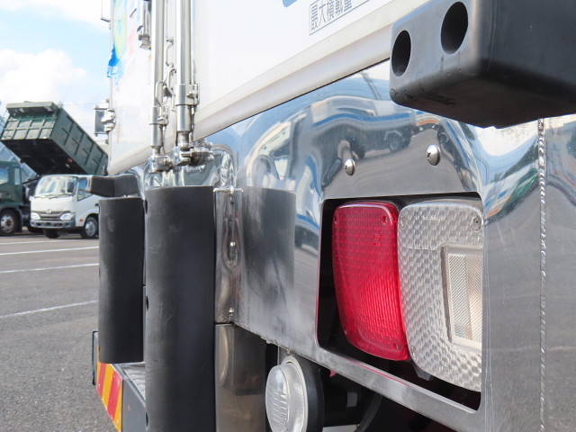 日野レンジャー冷蔵冷凍ウイング増トン（6t・8t）[写真32]