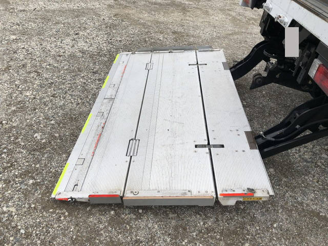 三菱ふそうキャンターアルミウイング小型（2t・3t）[写真10]