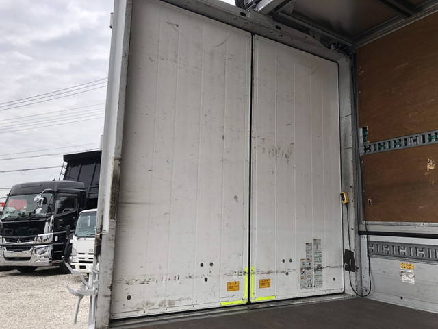 三菱ふそうキャンターアルミウイング小型（2t・3t）[写真12]