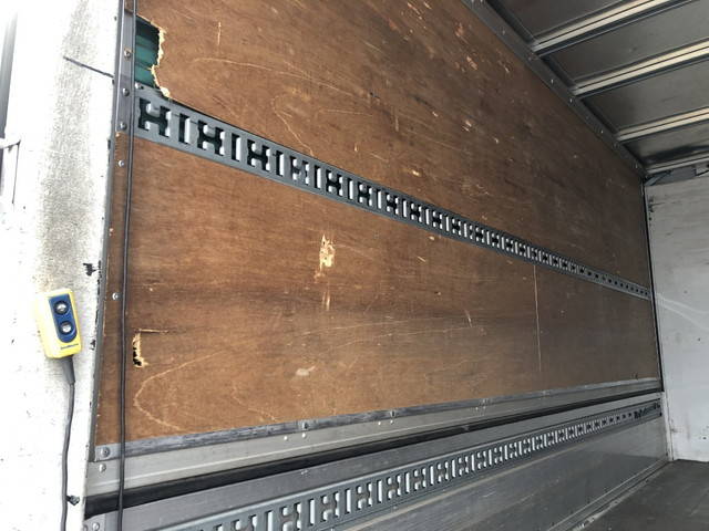 三菱ふそうキャンターアルミウイング小型（2t・3t）[写真16]