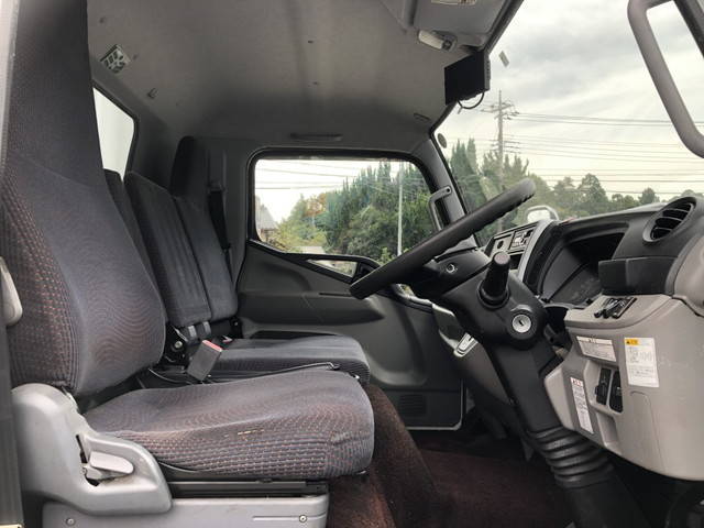 三菱ふそうキャンターアルミウイング小型（2t・3t）[写真31]