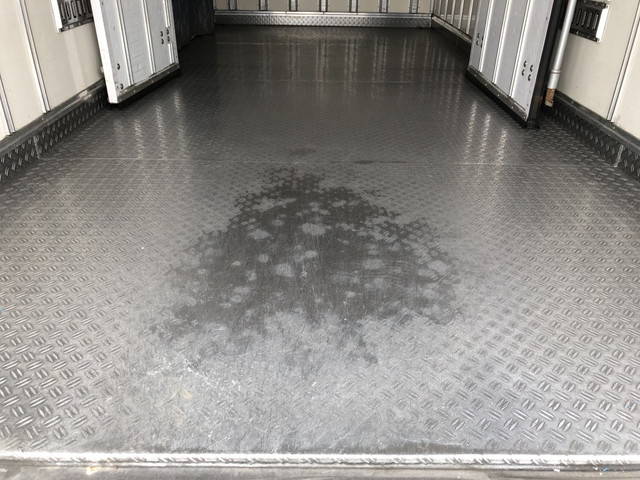 いすゞエルフ冷凍車（冷蔵車）小型（2t・3t）[写真15]