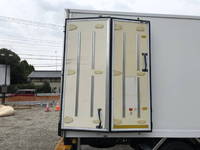 いすゞエルフ冷凍車（冷蔵車）小型（2t・3t）[写真17]