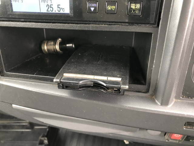 いすゞエルフ冷凍車（冷蔵車）小型（2t・3t）[写真31]