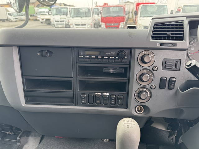 三菱ふそうファイター家畜運搬車中型（4t）[写真21]