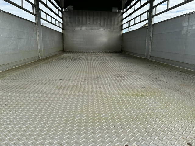 三菱ふそうファイター家畜運搬車中型（4t）[写真09]