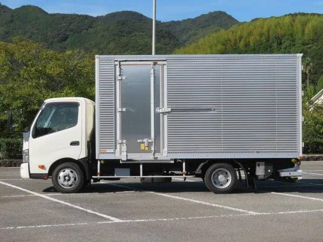日野デュトロアルミバン小型（2t・3t）[写真03]