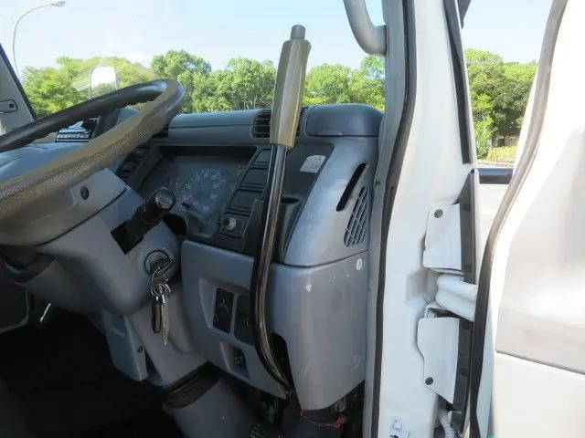 三菱ふそうキャンター穴掘建柱車小型（2t・3t）[写真15]