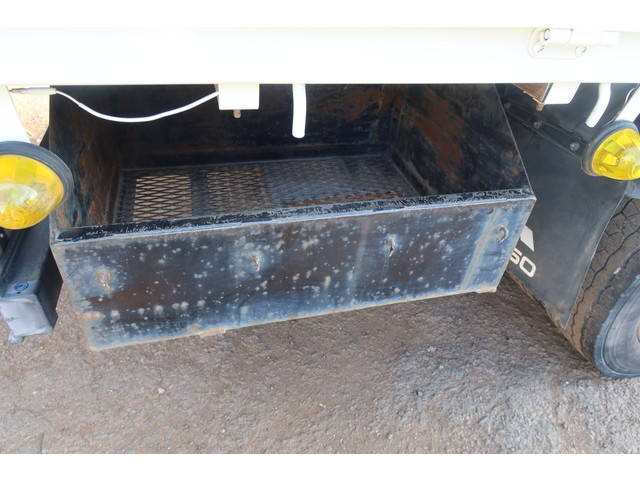 三菱ふそうキャンター平ボディ小型（2t・3t）[写真10]