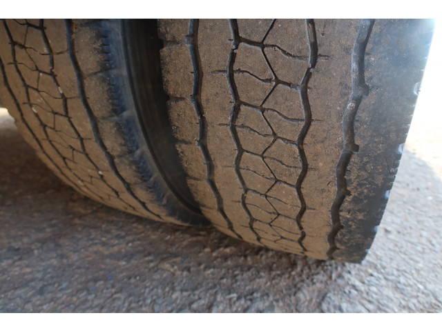 三菱ふそうキャンター平ボディ小型（2t・3t）[写真11]