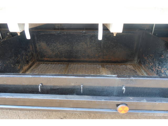 三菱ふそうキャンター平ボディ小型（2t・3t）[写真17]