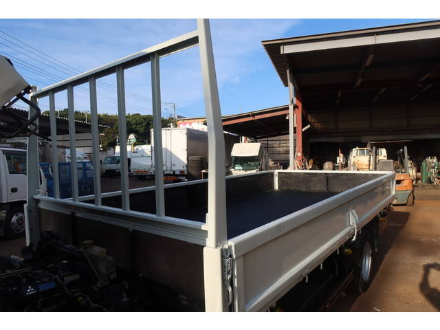 三菱ふそうキャンター平ボディ小型（2t・3t）[写真18]